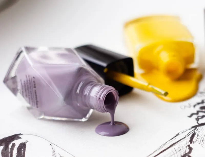 Amarillo y morado: una combinación audaz y llamativa